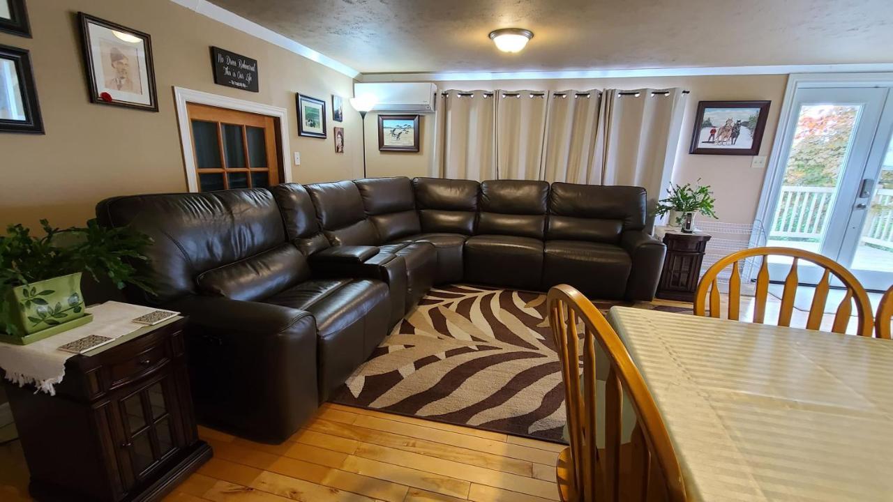 Small Town Bound Inn Montague Экстерьер фото