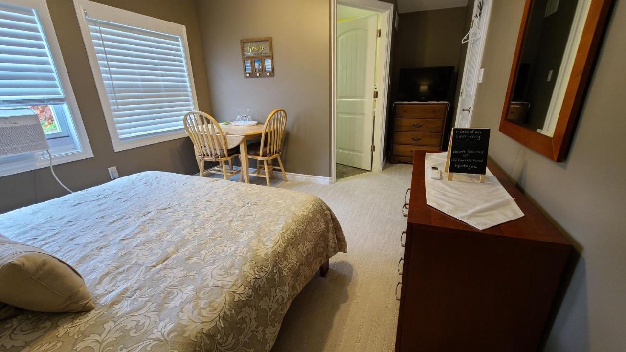 Small Town Bound Inn Montague Экстерьер фото