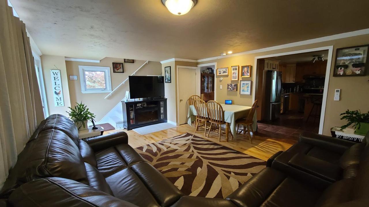 Small Town Bound Inn Montague Экстерьер фото