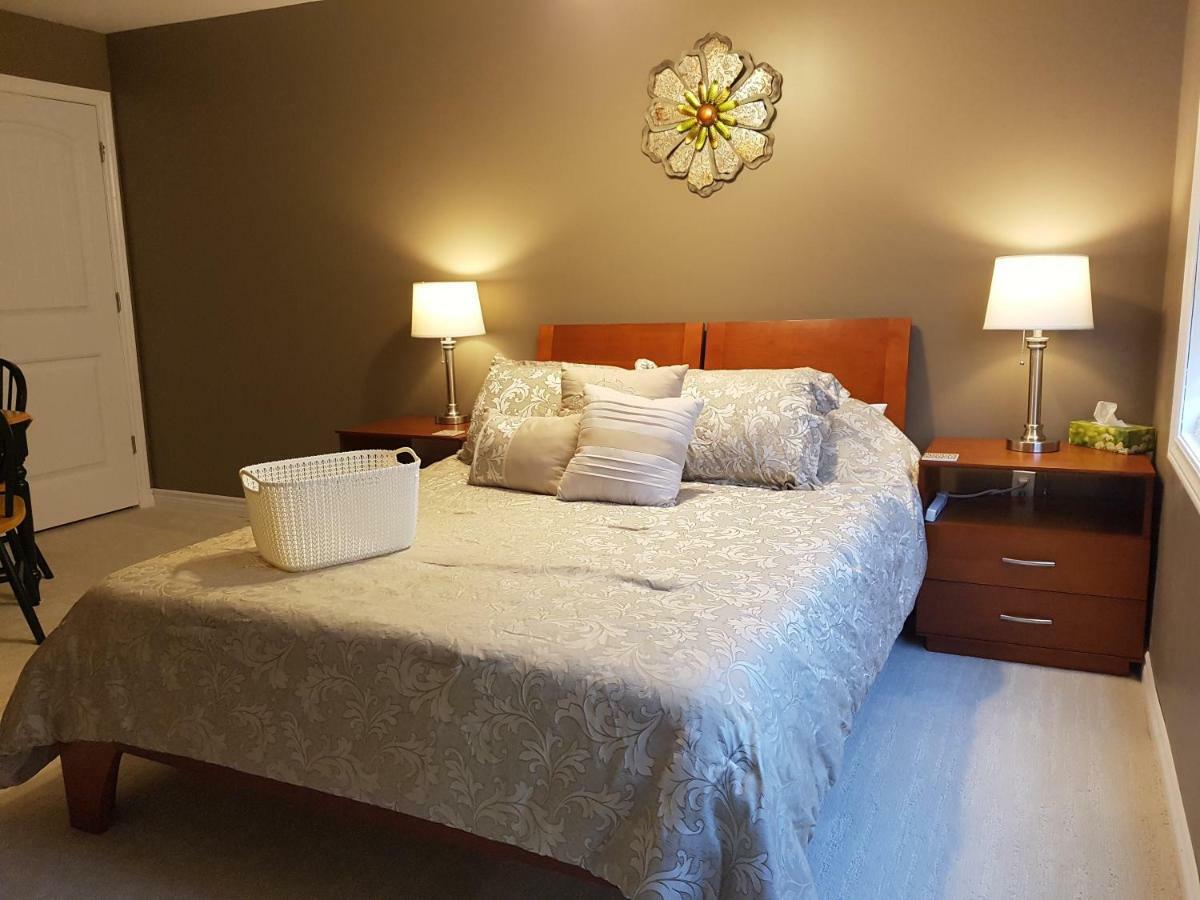 Small Town Bound Inn Montague Экстерьер фото