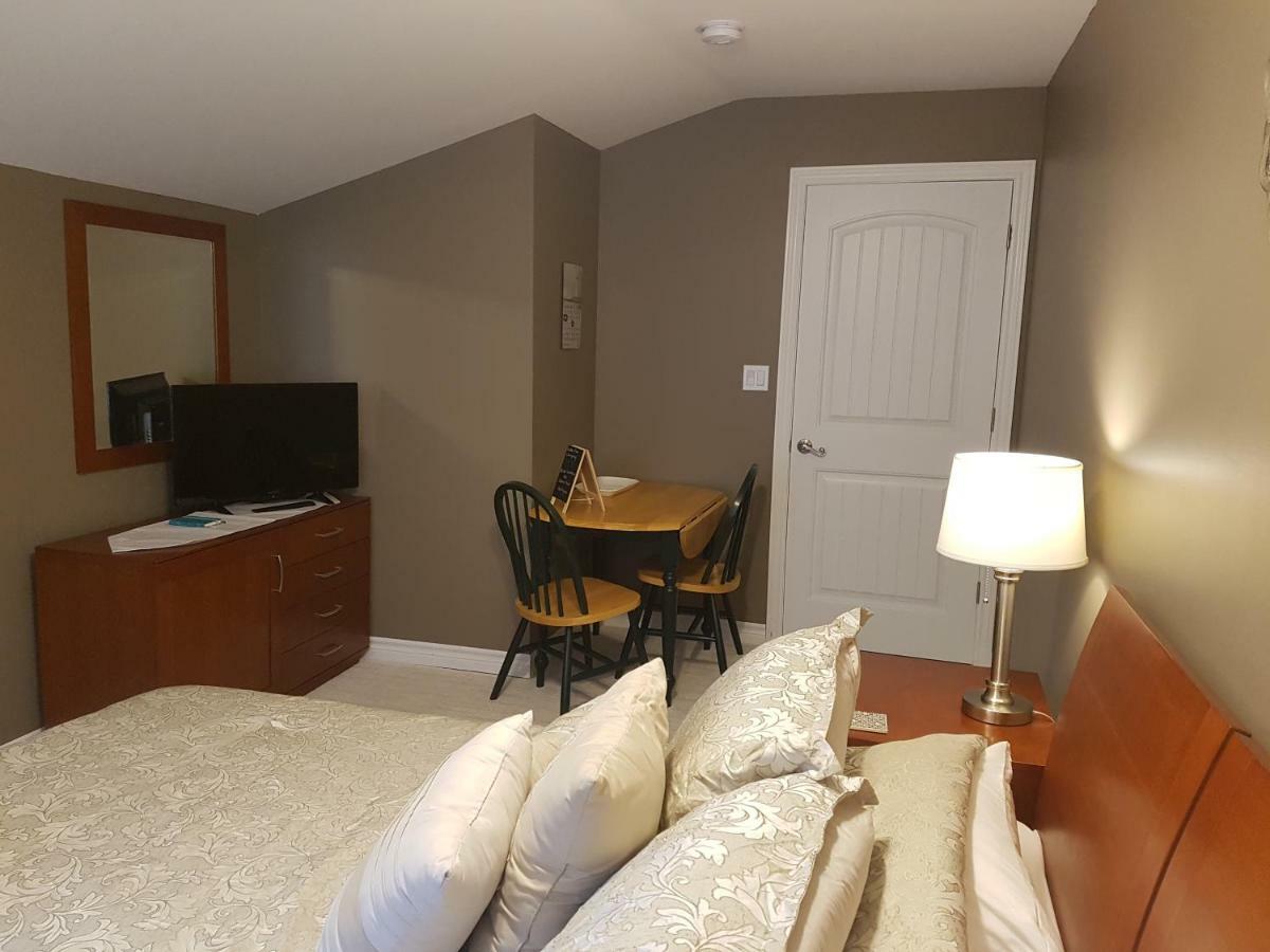 Small Town Bound Inn Montague Экстерьер фото